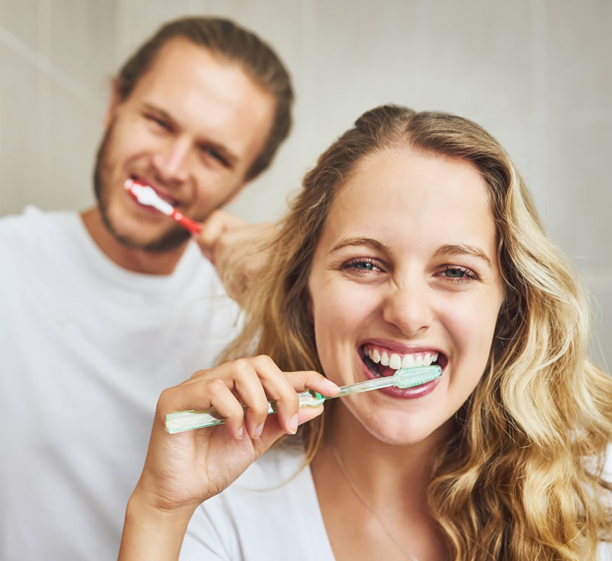 couple brushing teeth to maintain good oral hygiene